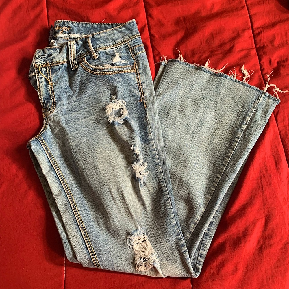 Amethyst Jeans. Light wash. Size 11